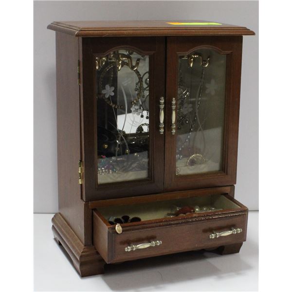 JEWELLRY BOX WITH ASSORTED JEWELLRY