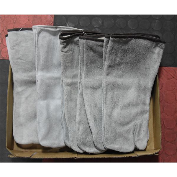 FLAT OF WELDING MITTS