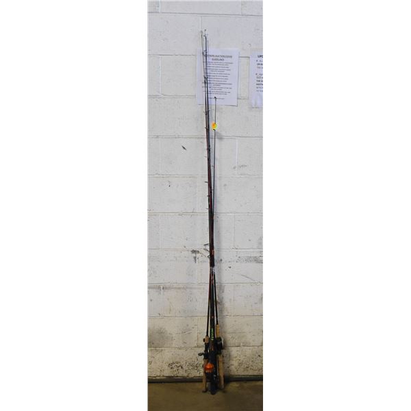 5 FISHING RODS WIITH 3 REELS