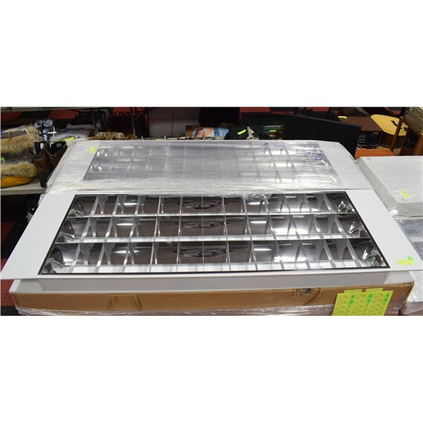 BOX WITH 2 FLUORESCENT LIGHT FIXTURES 347 VOLT