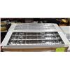 Image 1 : BOX WITH 2 FLUORESCENT LIGHT FIXTURES 347 VOLT