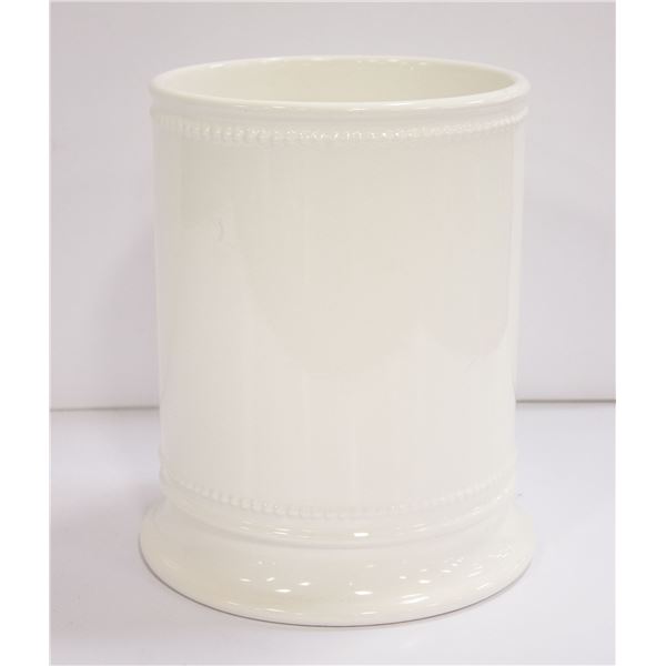 ROUND VASE APPROX 10" X 6"