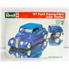 Image 1 : REVELL 37 FORD CONVERTIBLE W/ TRAILER