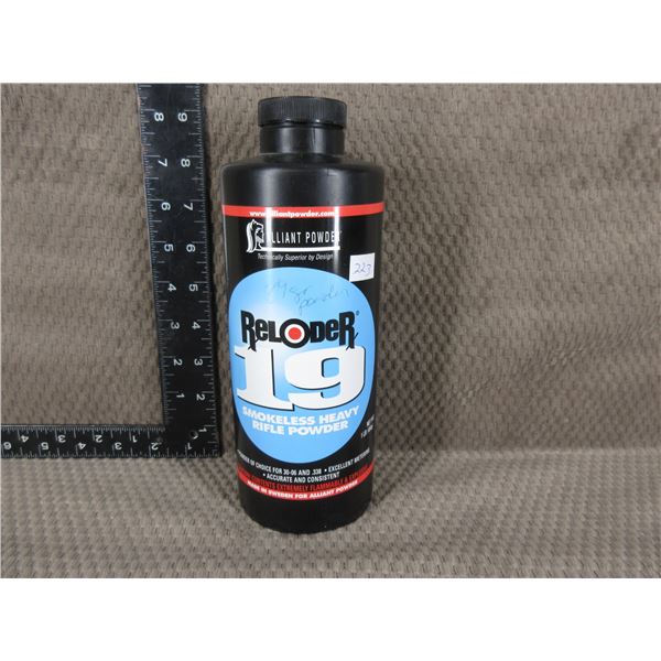 Reloder 19 ??? Powder Weighs 1.04 KG or 2.4 2 LB 4.7 OZ