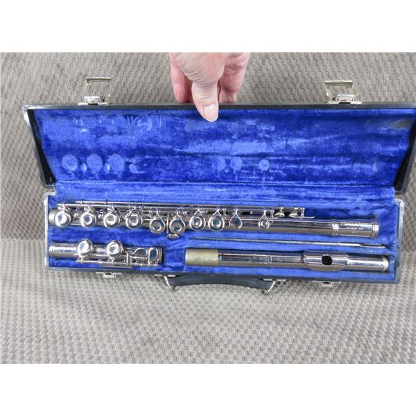 Gemeinhardt 2NP Flute with Original Case - Ser # D64354
