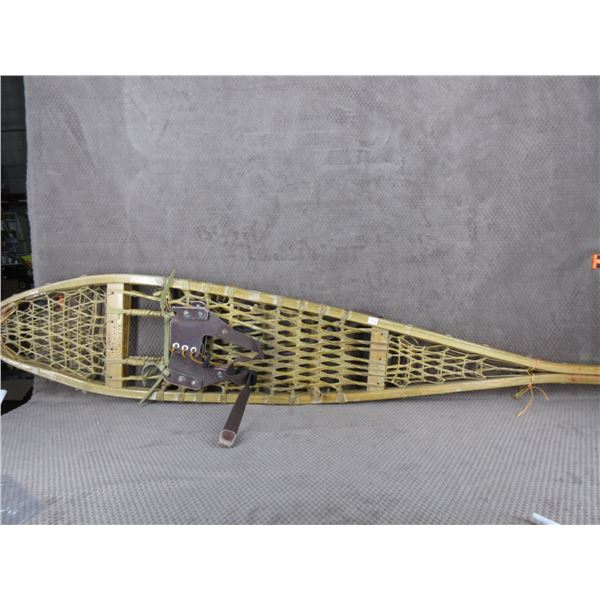 Pair of Torpedo 10 X 56XB Snow Shoes Lac Megantic