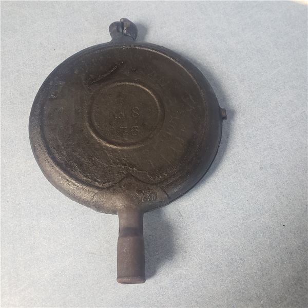 Cast Iron waffle maker (no handles)