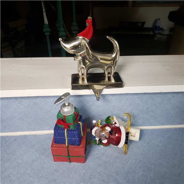 Christmas Decoration includes Sanitizer/soap Bottle and metal puppy for hanging that Extra stocking