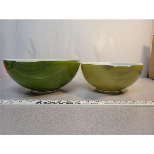 2 Pyrex bowls