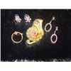 Image 2 : Pink rhinestone earrings and brooches