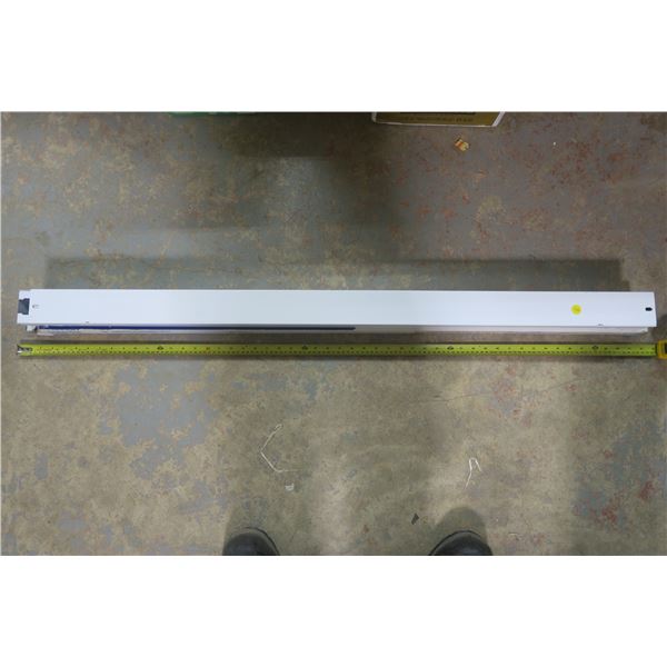 New 48" Flourescent Tube Fixture