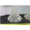 Image 4 : 2 Glass Light Fixture Shades