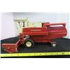 Image 3 : IHC Selp Propelled Combine (Missing Straight Cut Reel)
