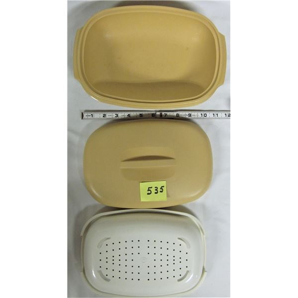 Vintage gold plastic Tupperware microwave steamer with lid & insert