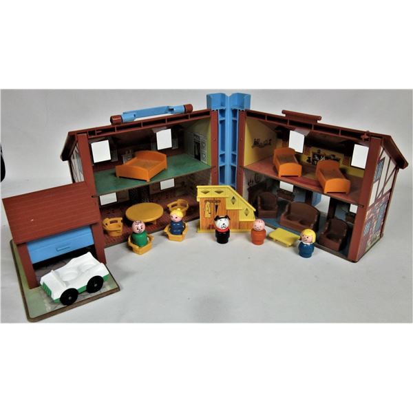 1980's Vintage Fisher Price #952 Little People house playset