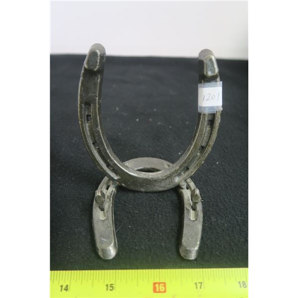 miniature horse shoe wine bottle stand