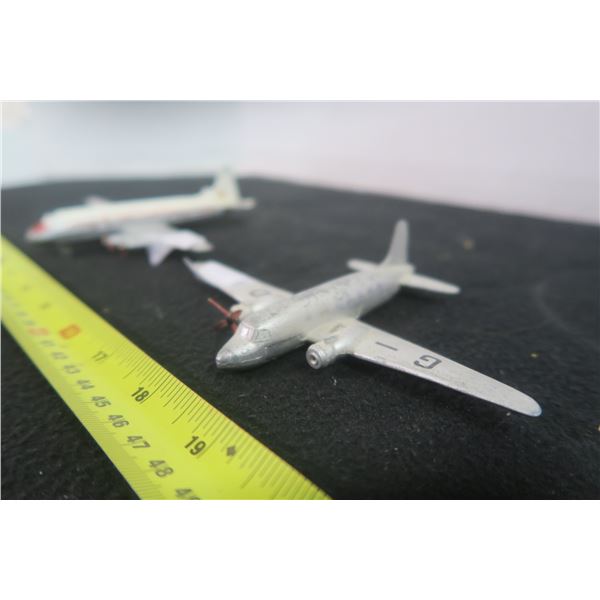 2 Dinky Toy Planes, Meccano LTD Metal