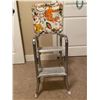 Image 2 : vintage step stool