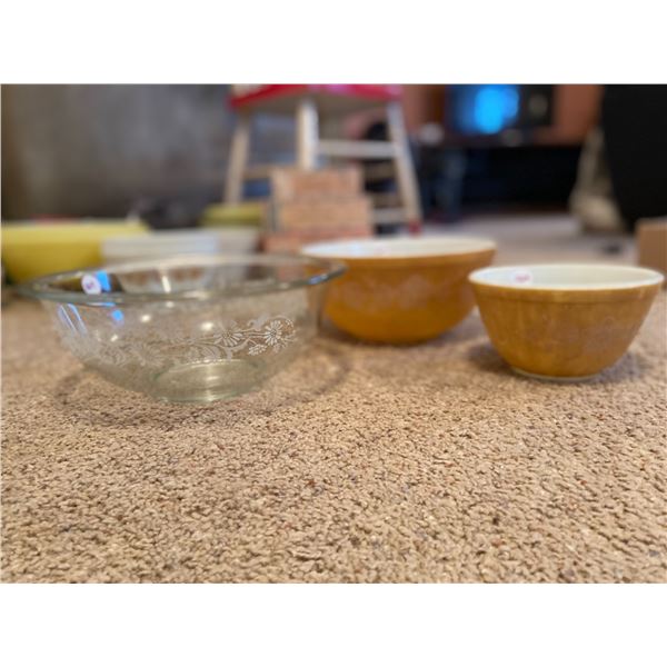 Pyrex bowls
