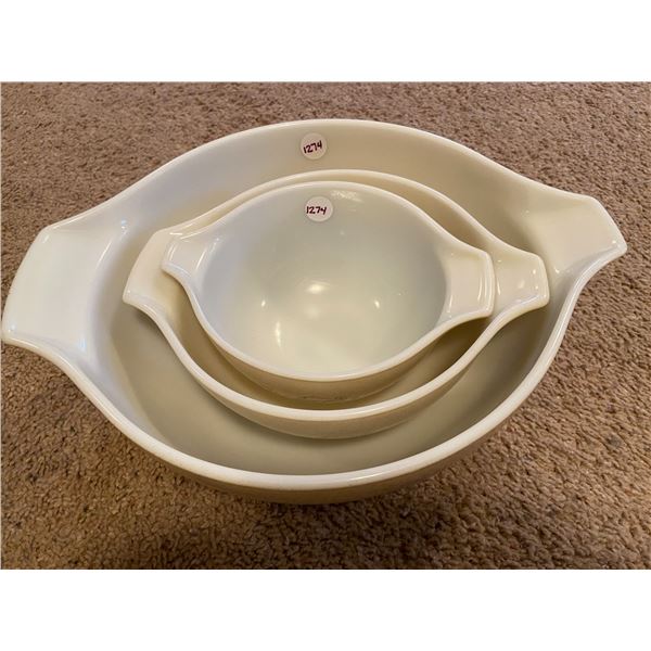 Pyrex bowl set