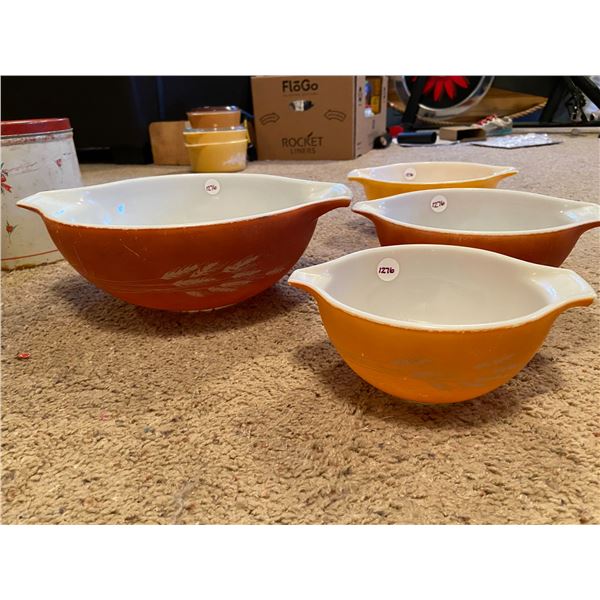 Pyrex bowl set