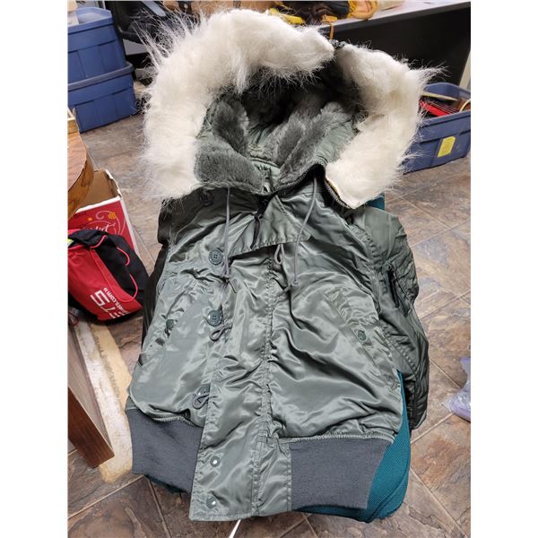 alpha industries size small parka
