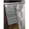Image 2 : MASTERCHEF COMPACT REFRIGERATOR