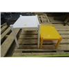 Image 1 : 2 Small Plastic Tables