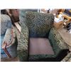 Image 3 : green couch & 2 chairs