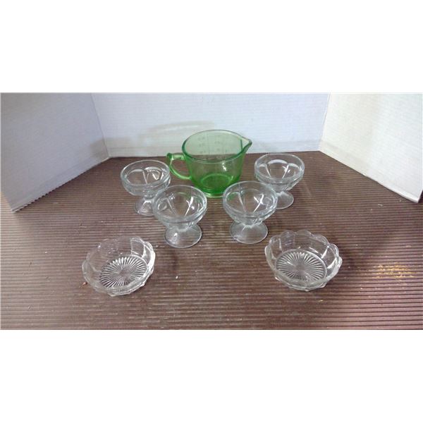 Glass/Crystal 2 bowls, 4 dessert cups 1 pyrex measuring cup
