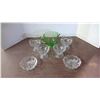 Image 1 : Glass/Crystal 2 bowls, 4 dessert cups 1 pyrex measuring cup