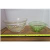Image 1 : 2 Glass Bowls, Clear and Green
