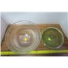 Image 2 : 2 Glass Bowls, Clear and Green