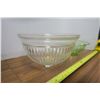 Image 3 : 2 Glass Bowls, Clear and Green