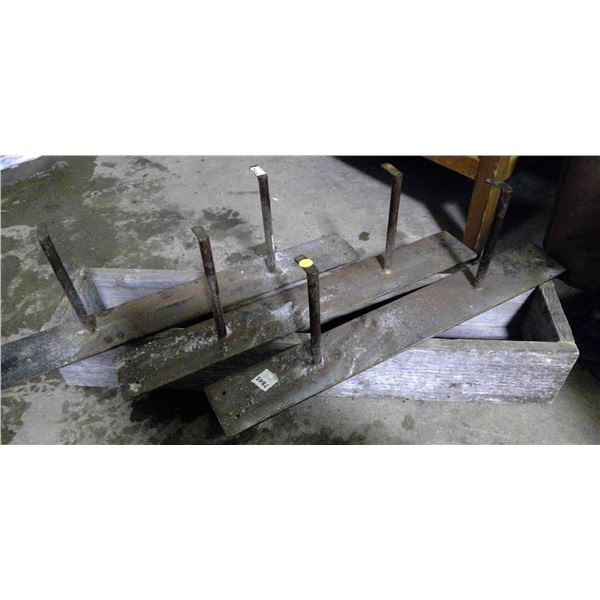 3x Heavy Duty Iron Hangers + Rustic Wooden Box