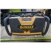 Image 1 : Dewalt Portable Radio
