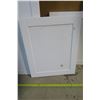 Image 2 : 5 New White Cabinet Doors 19 3/4 X 28 1/2 X 2      15 1/2 X 28 1/2 X 1    21 1/2 X 18