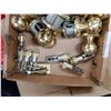 Image 2 : BOX OF INDOOR BRASS COLOURED DOOR KNOBS