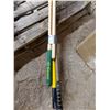 Image 4 : 4 GARDEN TOOLS - 1 NEW WEED PULLER