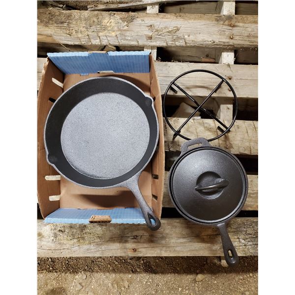 CAST IRON POT 8" + FRY PAN 12" W/ WIRE STAND