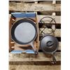Image 1 : CAST IRON POT 8" + FRY PAN 12" W/ WIRE STAND