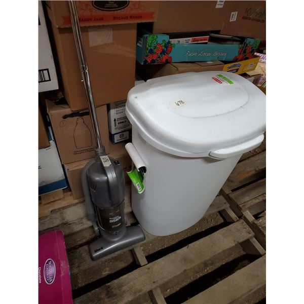 GARBAGE BIN & VACUUM