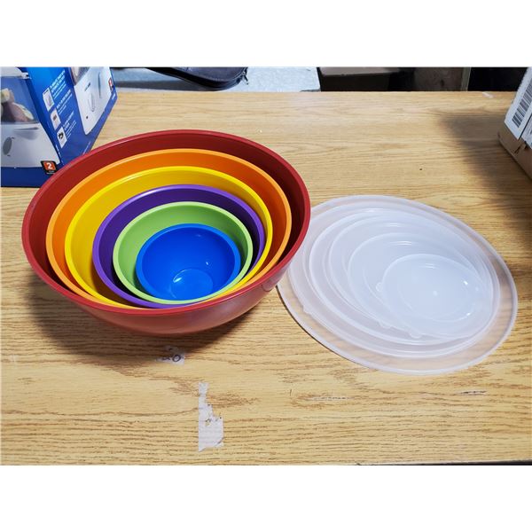 SET OF 6 NESTING BOWLS W/ LIDS