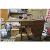 Image 1 : Sewing Desk With Machine 19 x 32 1/4 x 30 1/4 "