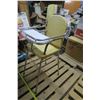 Image 3 : Vintage Highchair