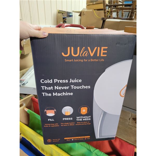 Ju La Vie cold press juicer & accessories - only used twice