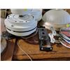 Image 5 : 2 ceiling fans, parts and pieces plus 2 ceiling mount lights (2 bulb)