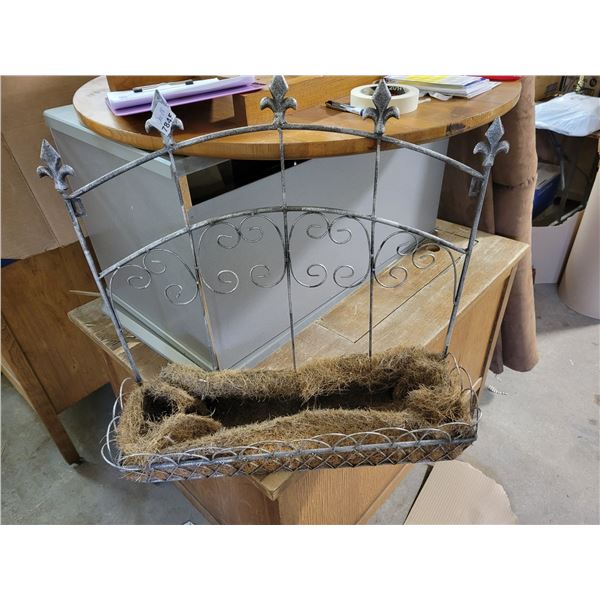 Hanging planter box, metal