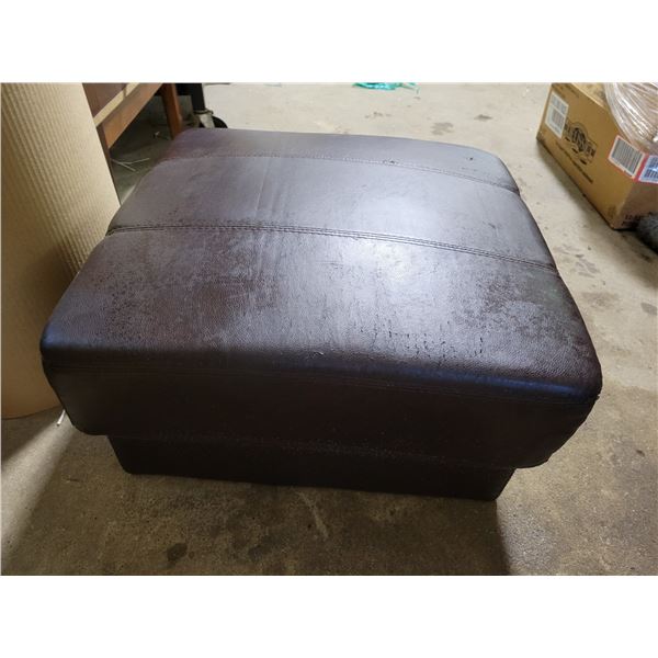 Ottoman/foot stool - needs feet