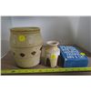 Image 1 : 2 Ceramic Jars and Cat Sign